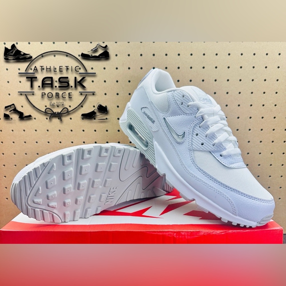 NEW Nike Air Max 90 Jewel Swoosh White Smoke Grey FN8005-100